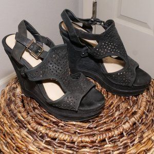 Gianni Bini black wedge sandals